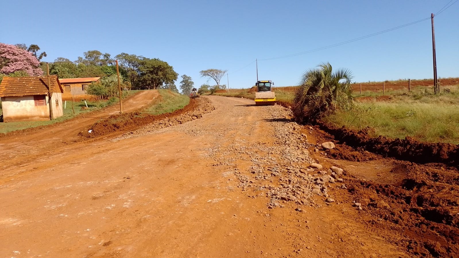 Giruá intensifica trabalho de melhoria e recuperação de vias rurais